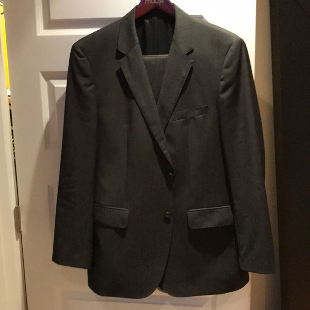 Boss 2 piece suit. Size 46 Regular.